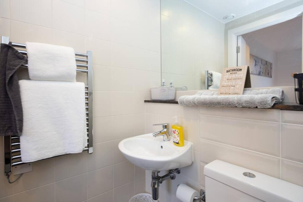 Stylish Mediacity 2Bed, Sleeps 6, Amazing Views Manchester Ngoại thất bức ảnh