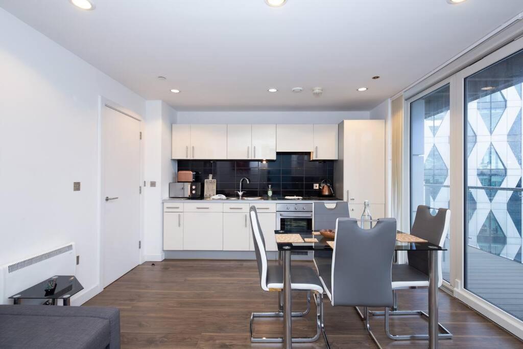 Stylish Mediacity 2Bed, Sleeps 6, Amazing Views Manchester Ngoại thất bức ảnh