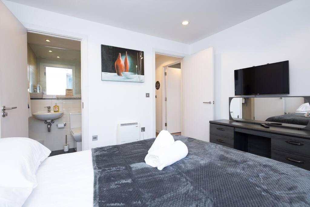 Stylish Mediacity 2Bed, Sleeps 6, Amazing Views Manchester Ngoại thất bức ảnh