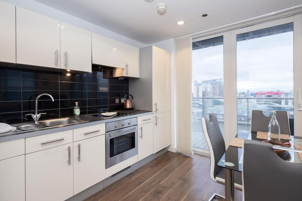 Stylish Mediacity 2Bed, Sleeps 6, Amazing Views Manchester Ngoại thất bức ảnh