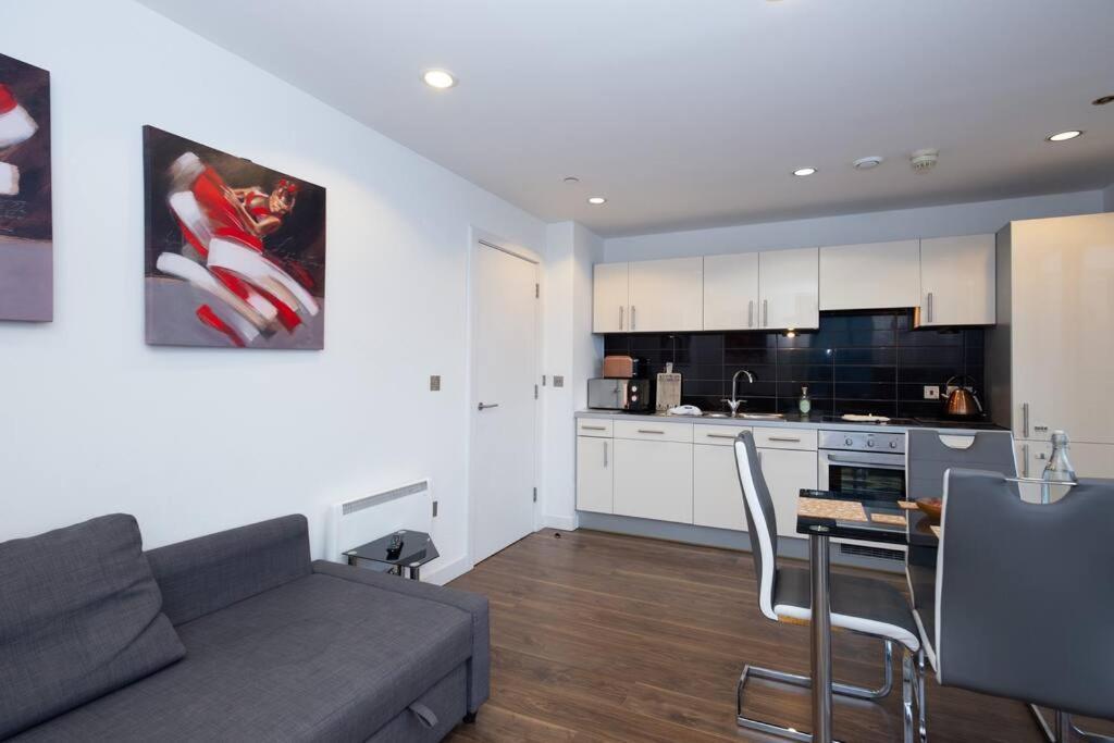 Stylish Mediacity 2Bed, Sleeps 6, Amazing Views Manchester Ngoại thất bức ảnh